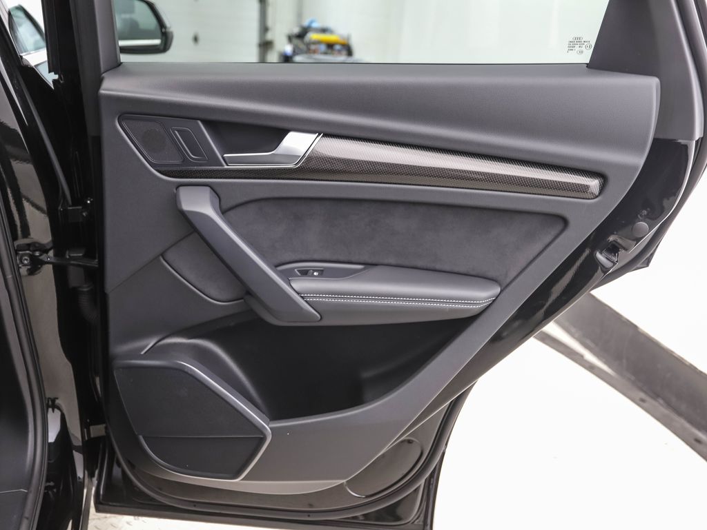 Thumbnail: 2022 Audi SQ5 - 24