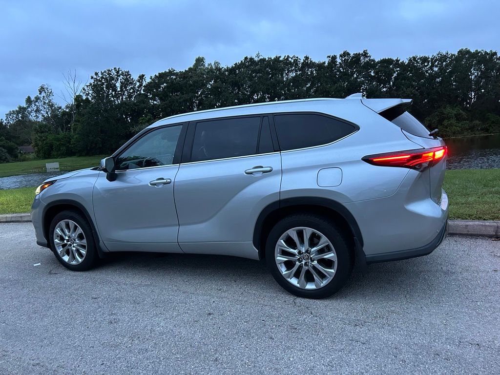 Thumbnail: 2021 Toyota Highlander - 3
