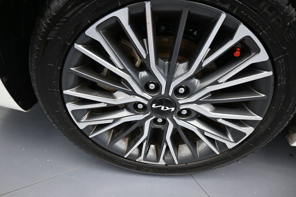 Used 2024 Snow White Pearl Kia GT-Line image 44