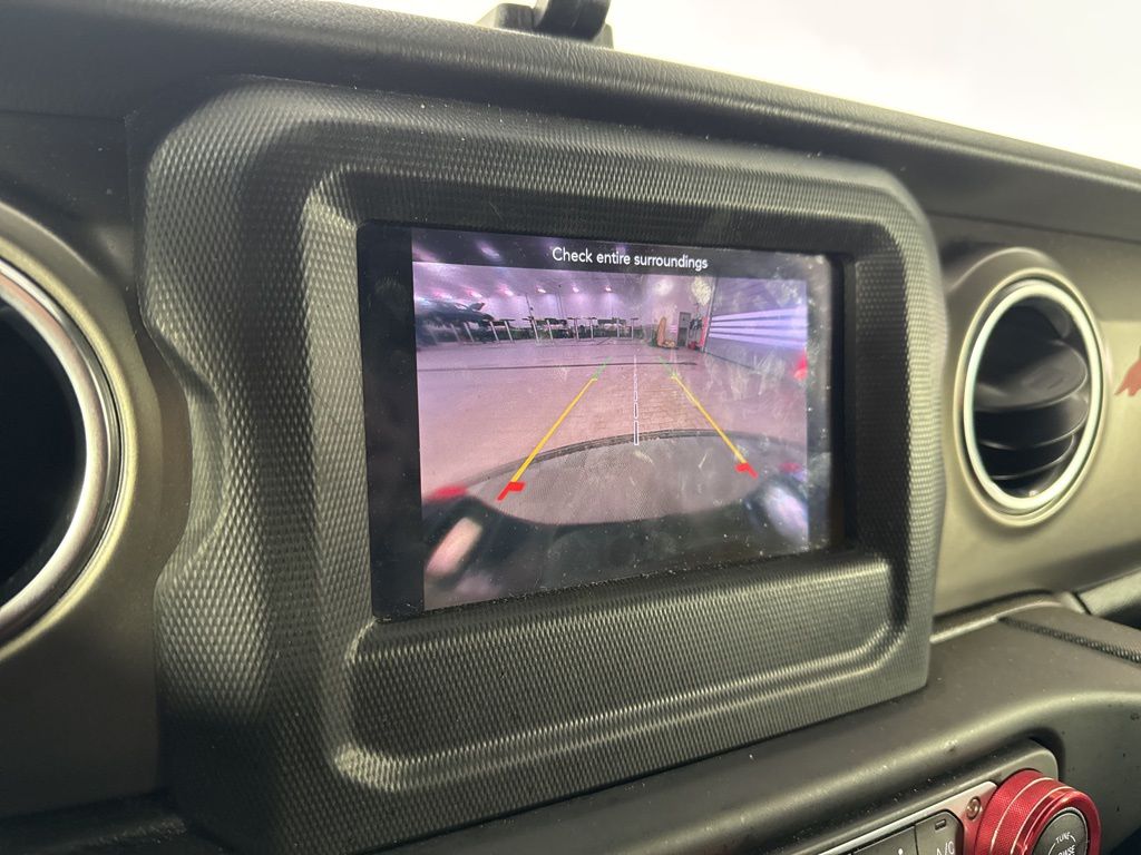 Thumbnail: 2021 Jeep Gladiator - 17