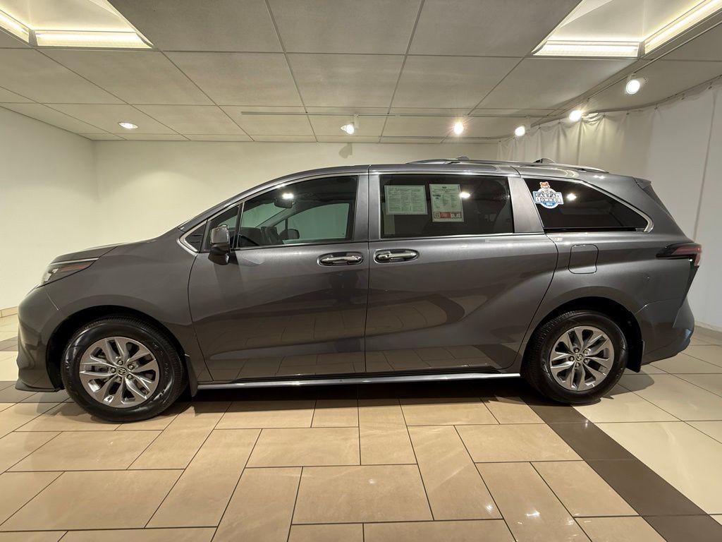 Thumbnail: 2025 Toyota Sienna - 2