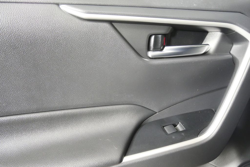 Thumbnail: 2020 Toyota RAV4 - 14