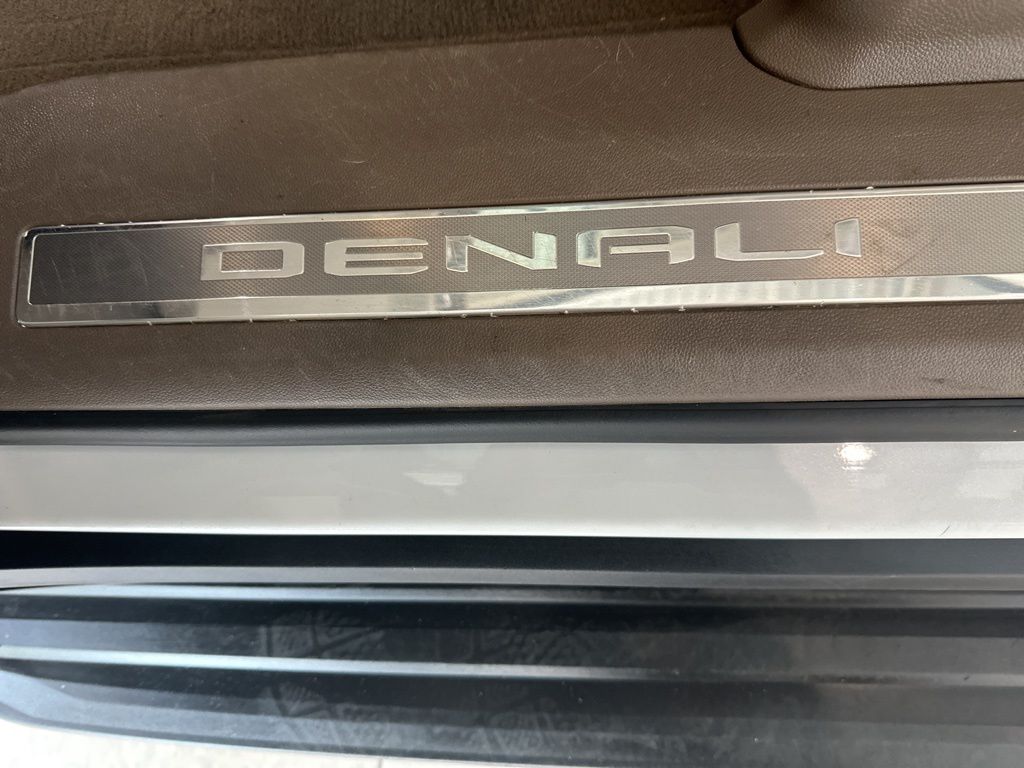 2021 GMC Yukon XL Denali 18