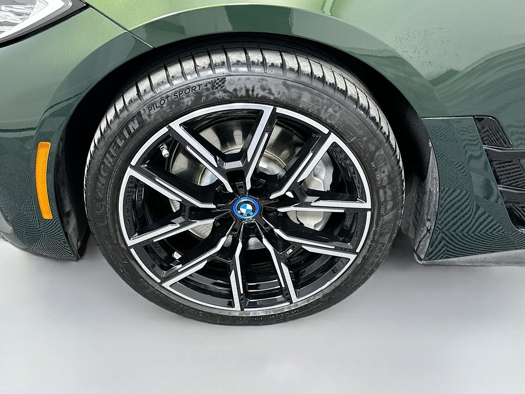 Thumbnail: 2023 BMW i4 - 32