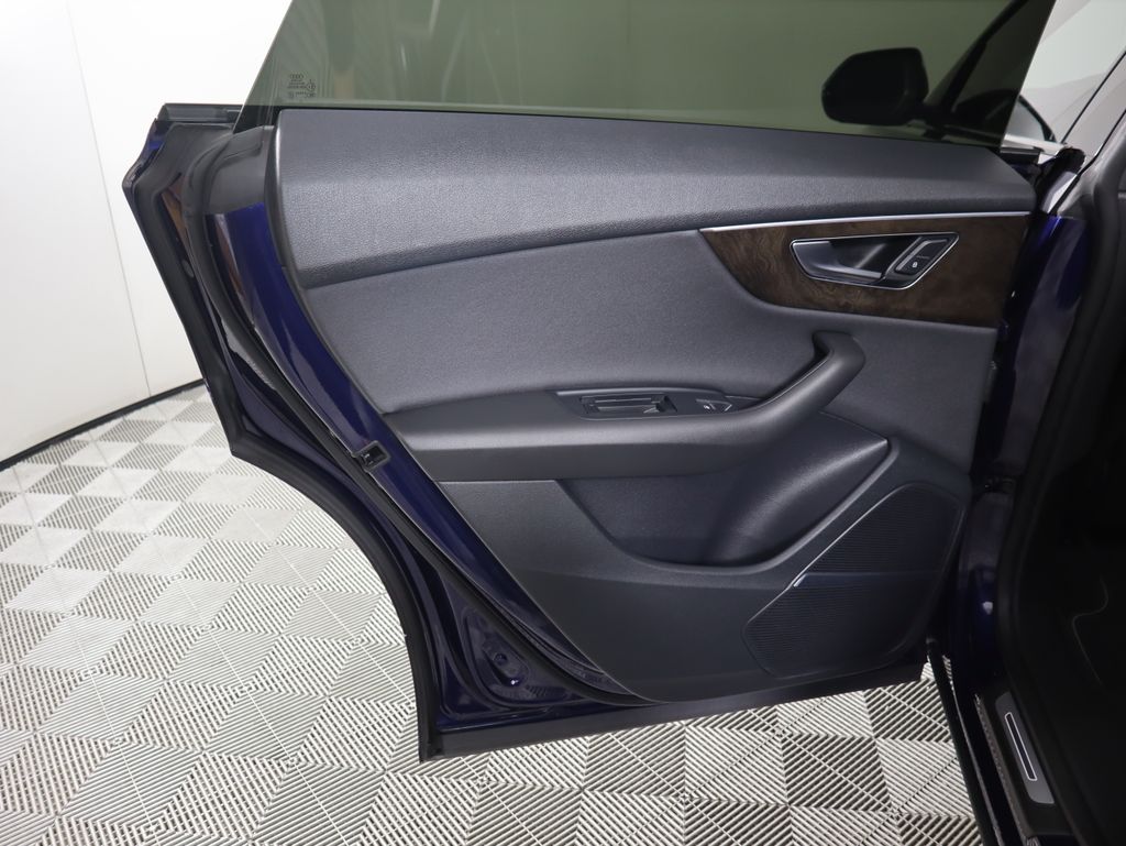 Thumbnail: 2020 Audi Q8 - 27