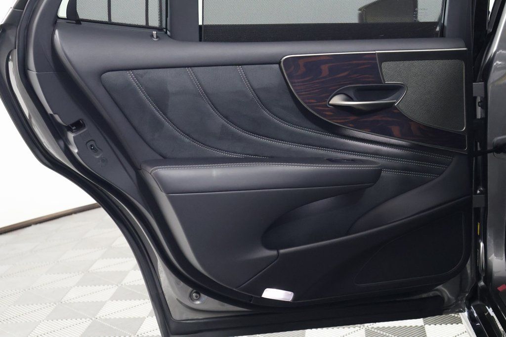 Thumbnail: 2019 Lexus LS - 13