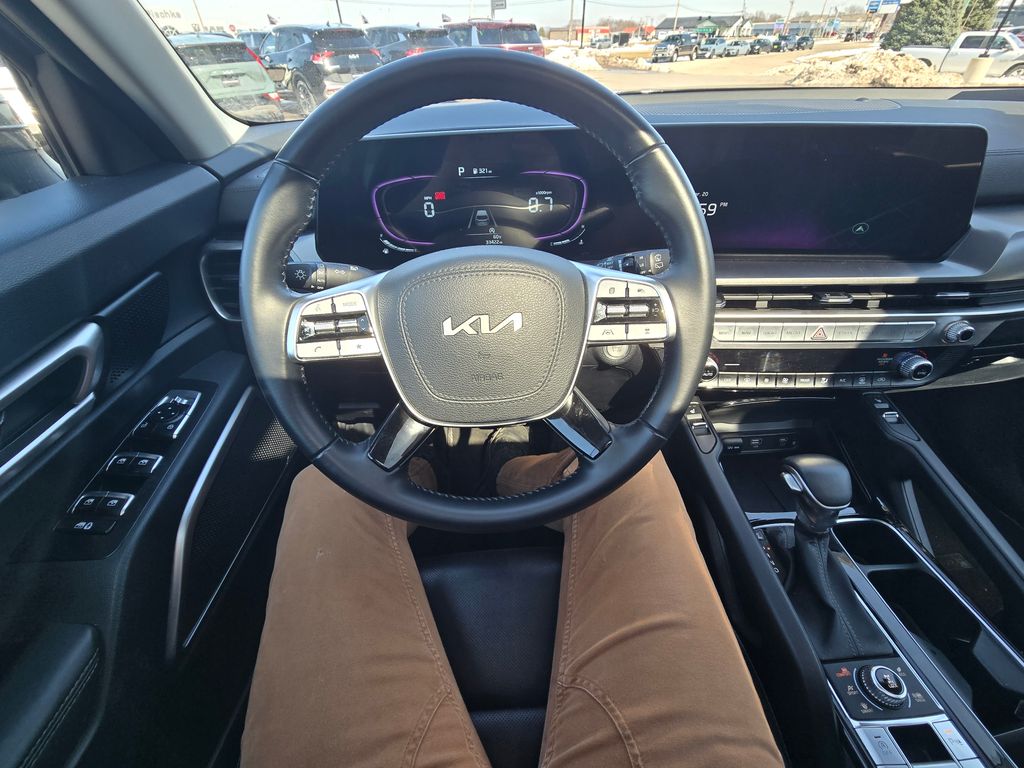 Used 2025 Green Kia S image 12