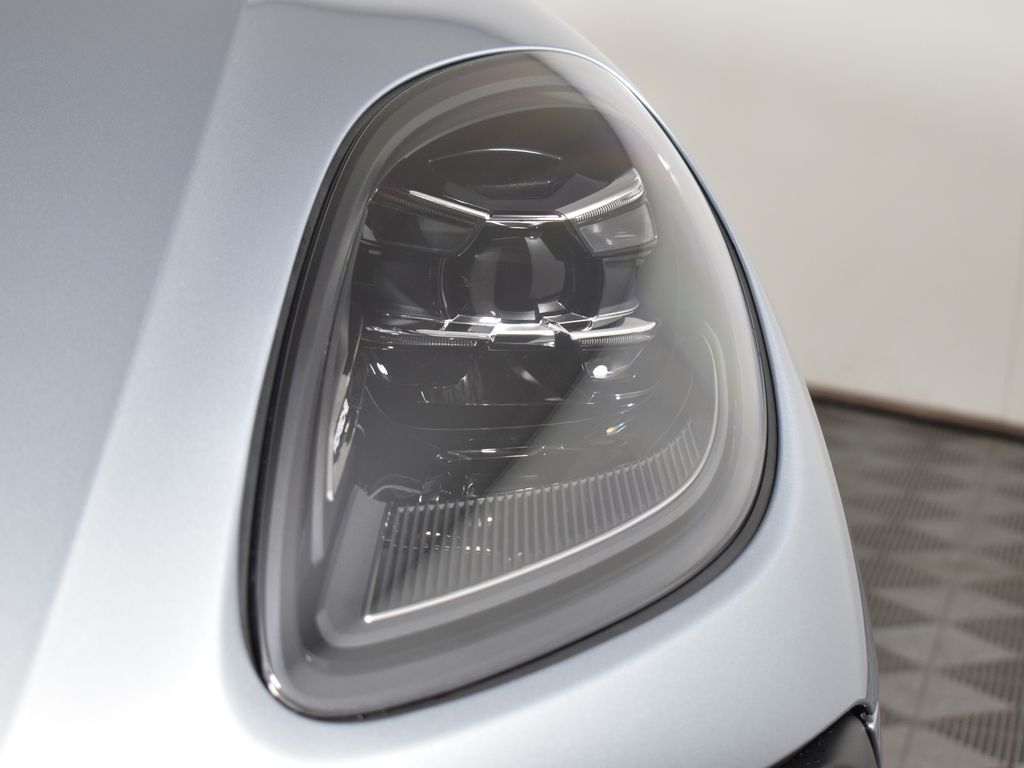 Thumbnail: 2026 Porsche Macan - 11