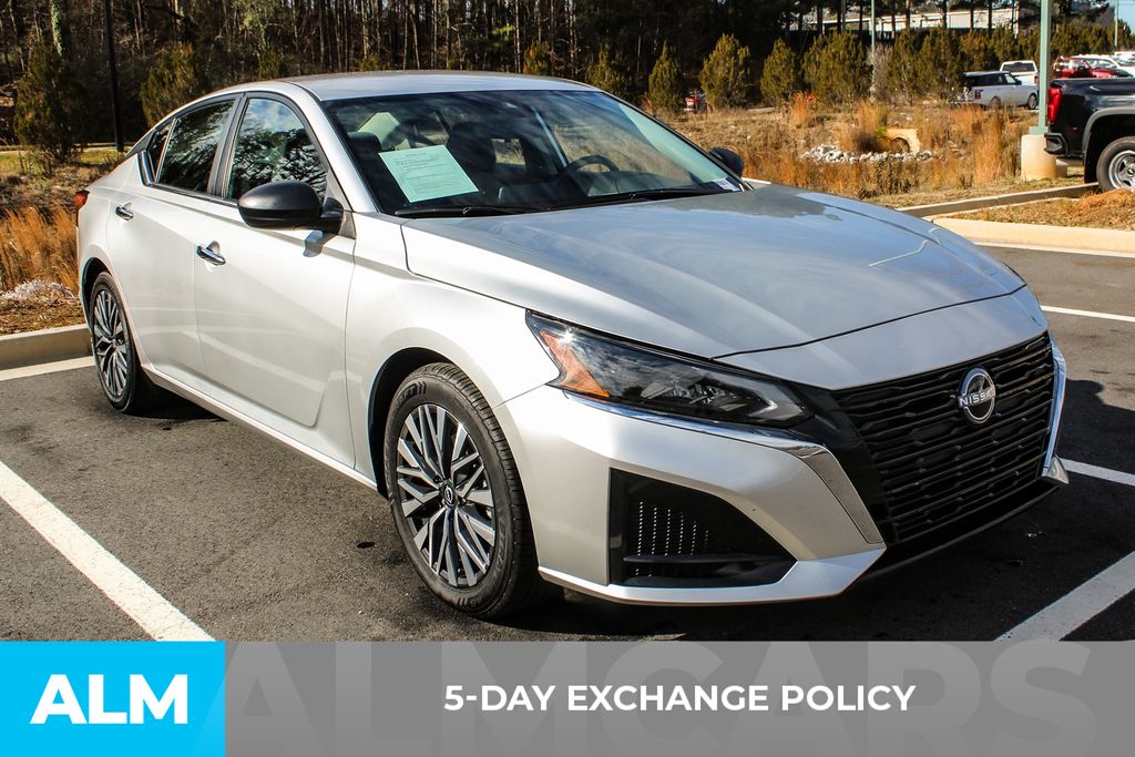 Used 2024 Silver Nissan 2.5 SV image 4