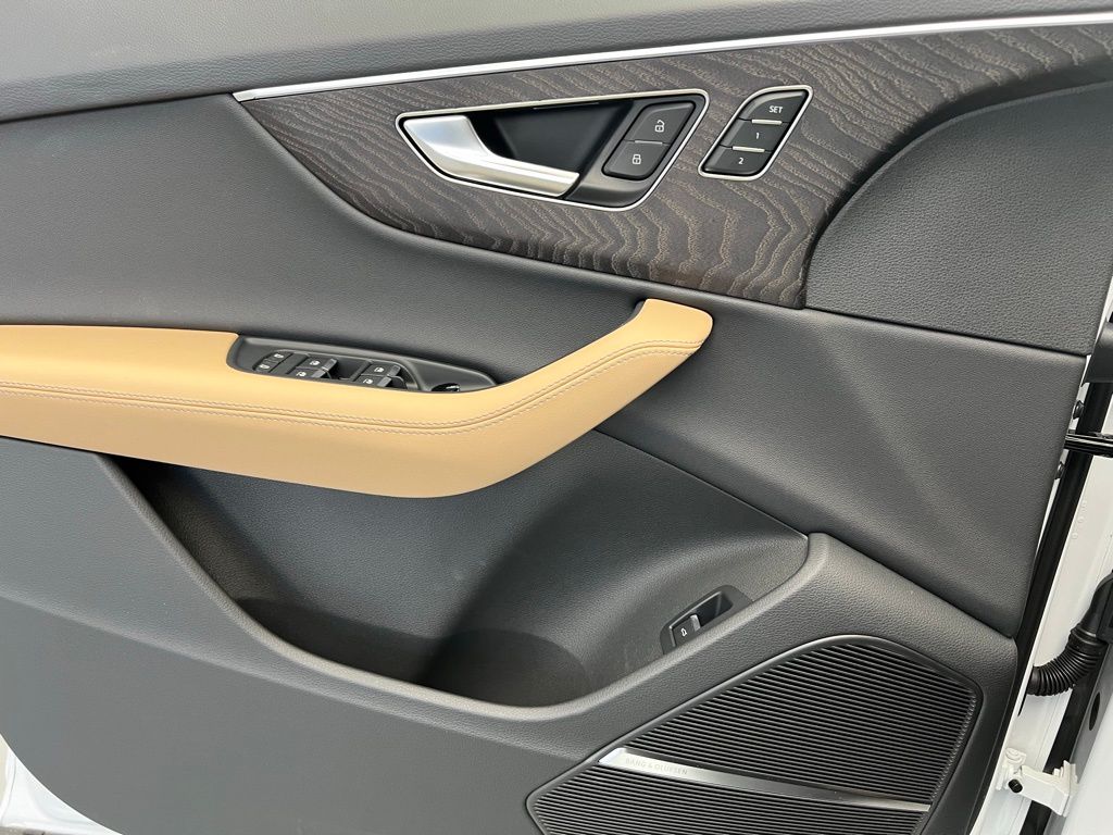 Thumbnail: 2026 Audi Q7 - 22