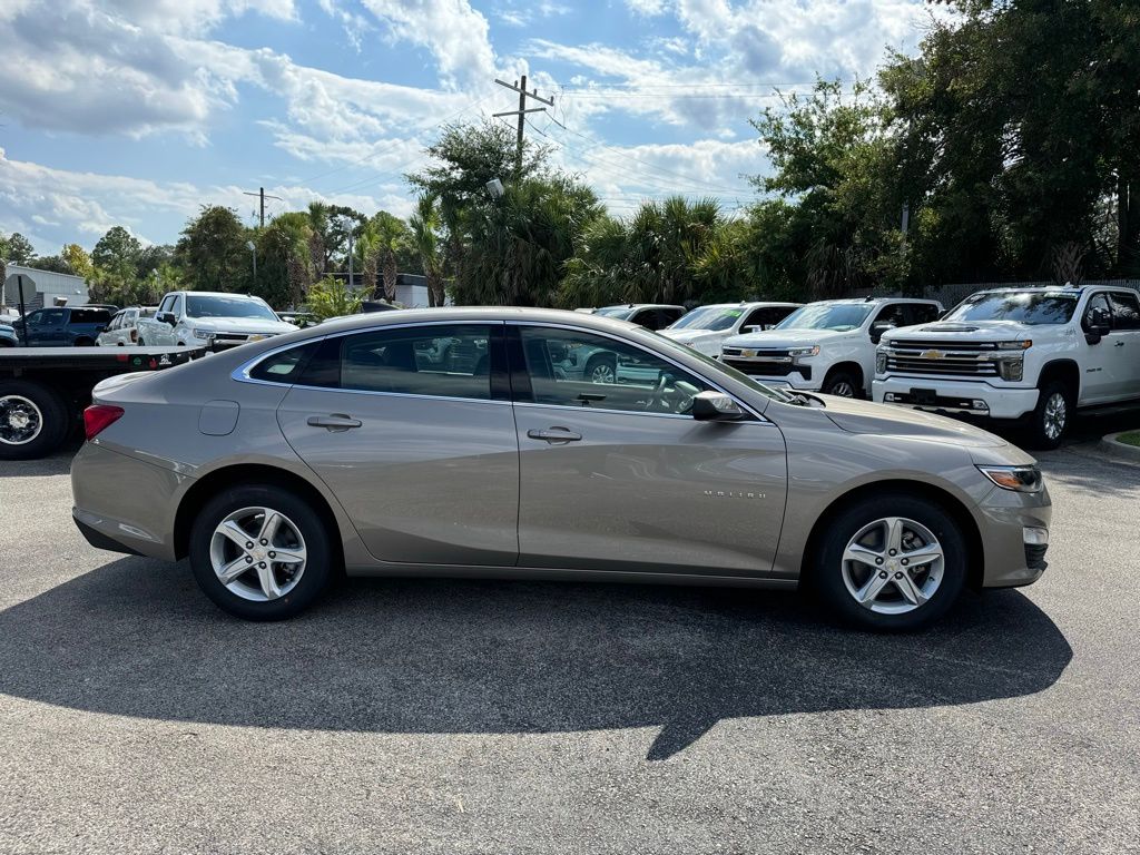 2025 Chevrolet Malibu LS 9