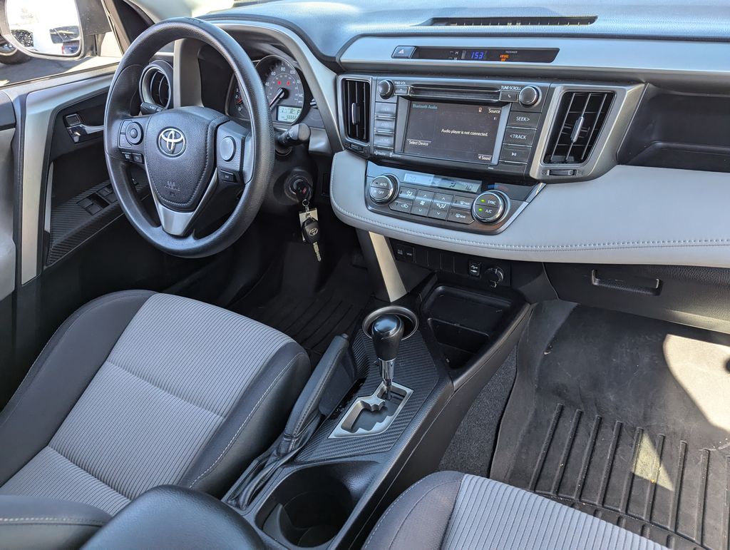 2015 Toyota RAV4 XLE 36