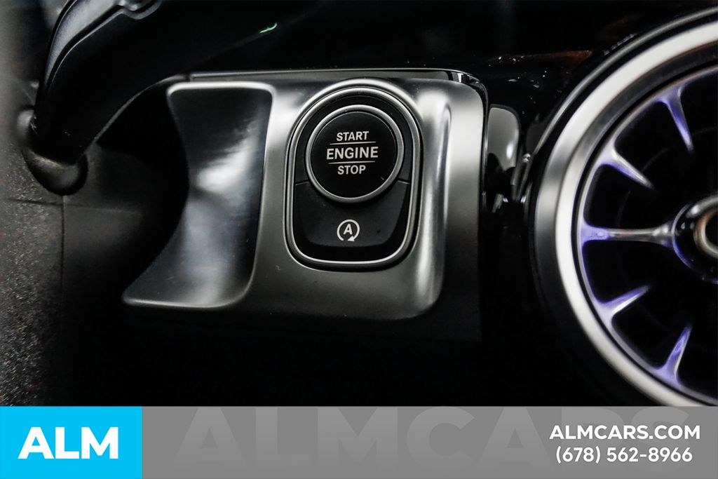 Used 2022 White Mercedes-Benz GLB 250 image 31