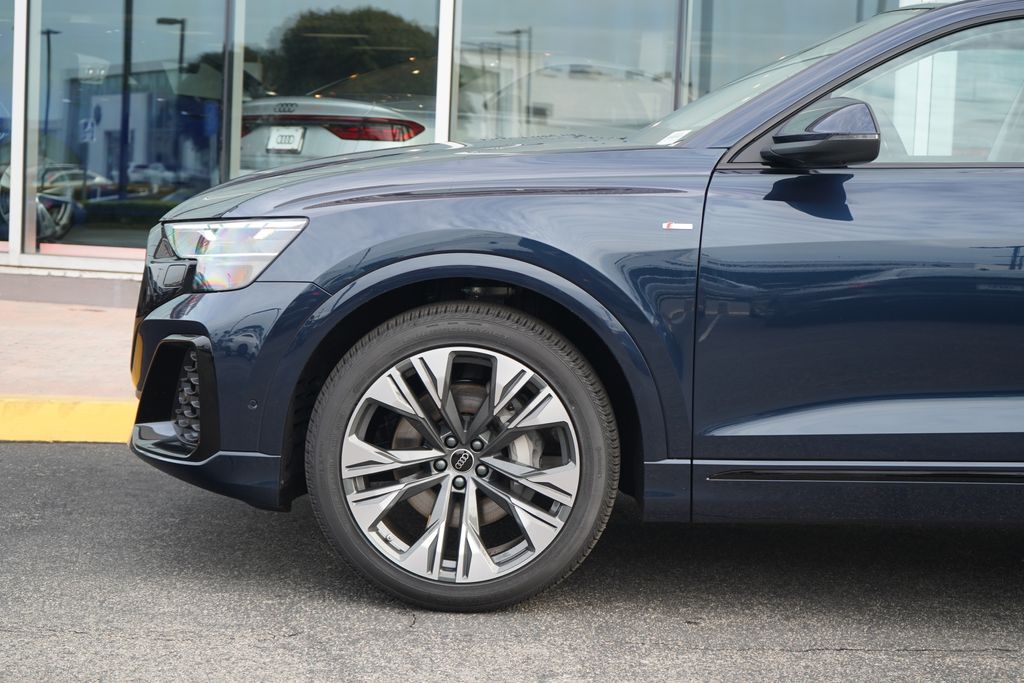 Thumbnail: 2026 Audi Q8 - 2