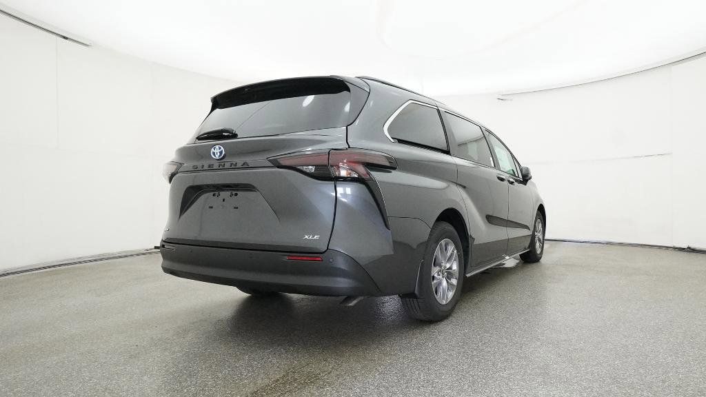 Thumbnail: 2025 Toyota Sienna - 25