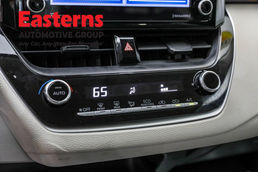 Used 2022 White Toyota LE image 19