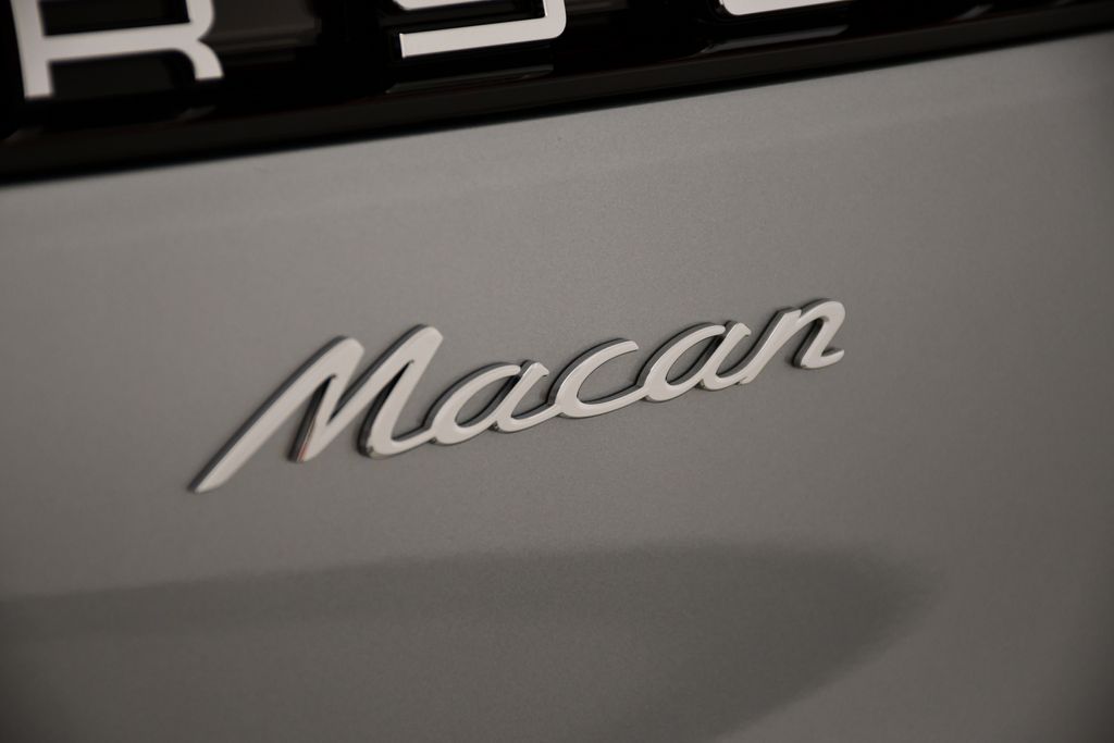 Thumbnail: 2026 Porsche Macan - 10