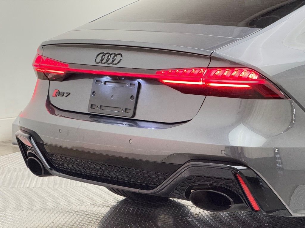 Thumbnail: 2023 Audi RS 7 - 18