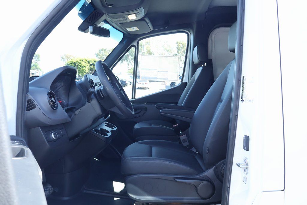 Thumbnail: 2025 Mercedes-Benz Sprinter - 6