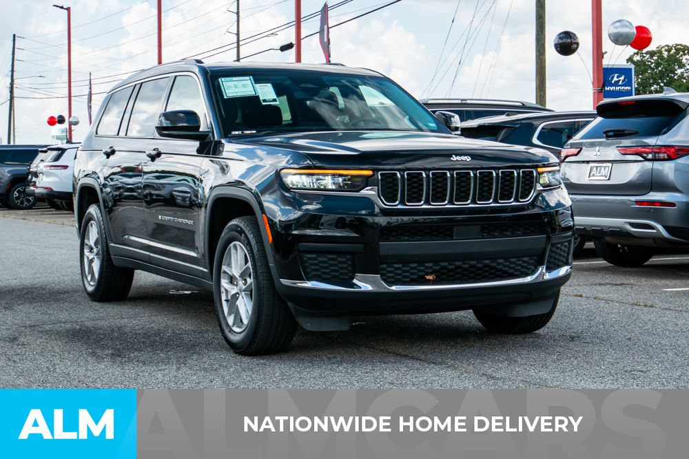 2023 Jeep Grand Cherokee Laredo photo 3