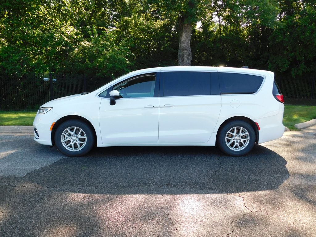 Thumbnail: 2023 Chrysler Pacifica - 2