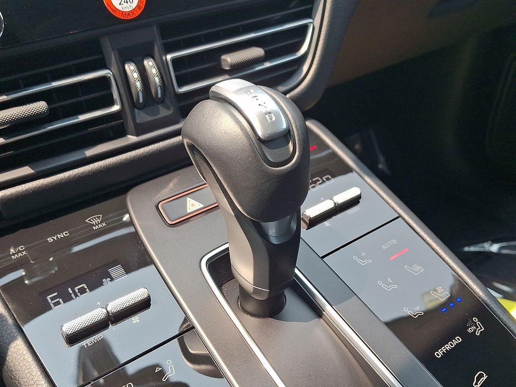 Thumbnail: 2026 Porsche Macan - 16