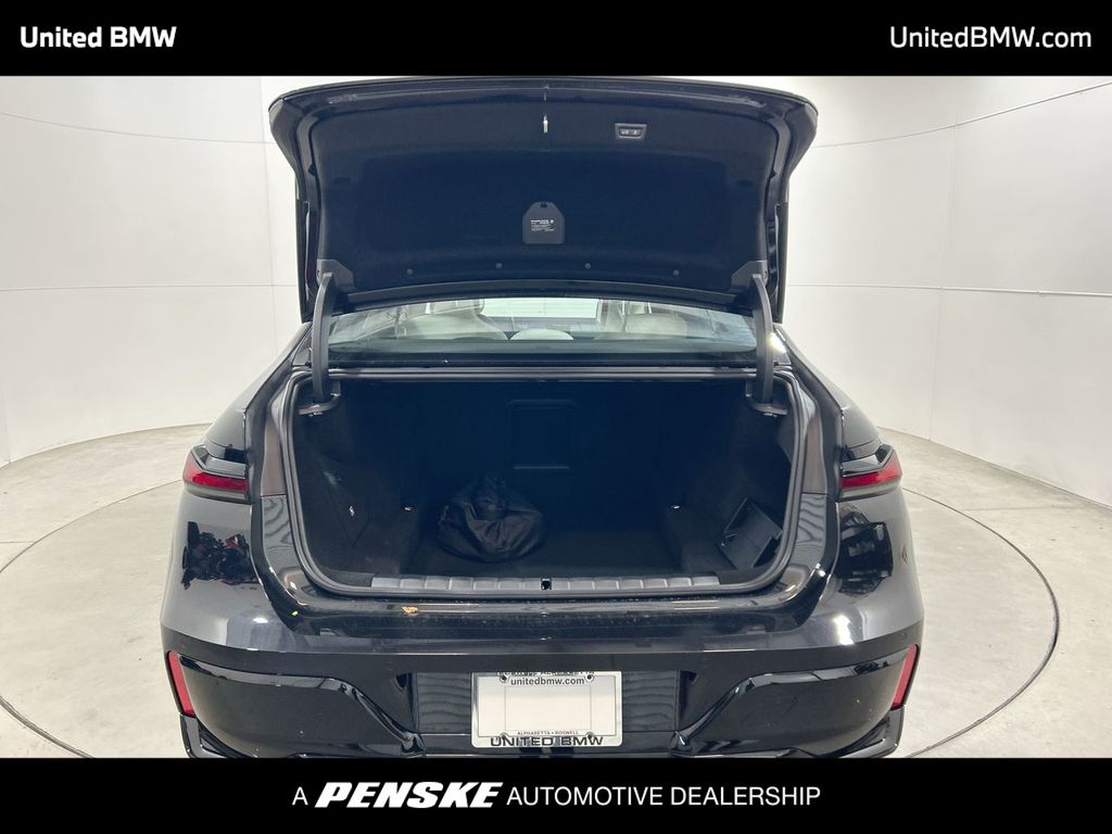 Thumbnail: 2026 BMW 7 Series - 22