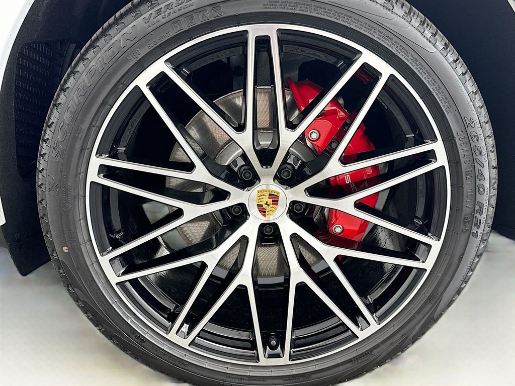 Thumbnail: 2026 Porsche Macan - 31