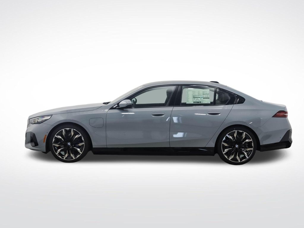 Thumbnail: 2026 BMW 5 Series - 3