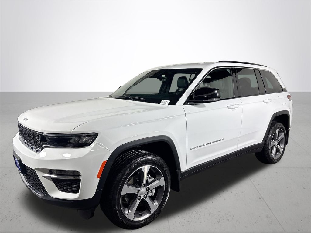 2025 Jeep Grand Cherokee Limited photo 2