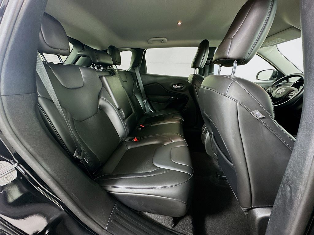 Thumbnail: 2021 Jeep Cherokee - 26