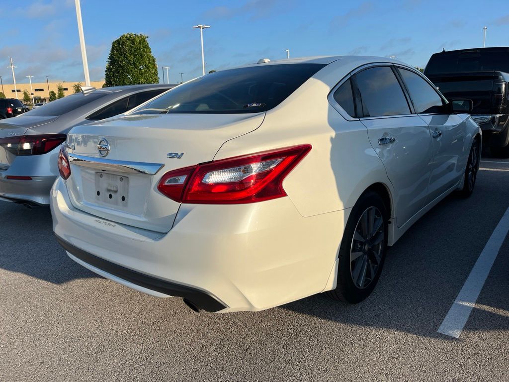 Thumbnail: 2017 Nissan Altima - 3