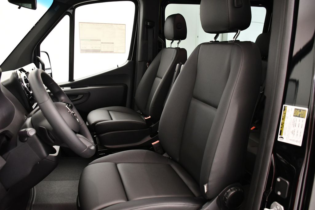 Thumbnail: 2025 Mercedes-Benz Sprinter - 25