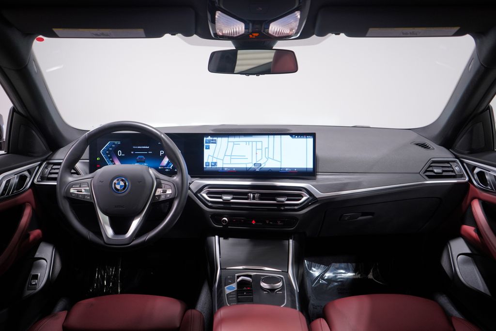 Thumbnail: 2023 BMW i4 - 10