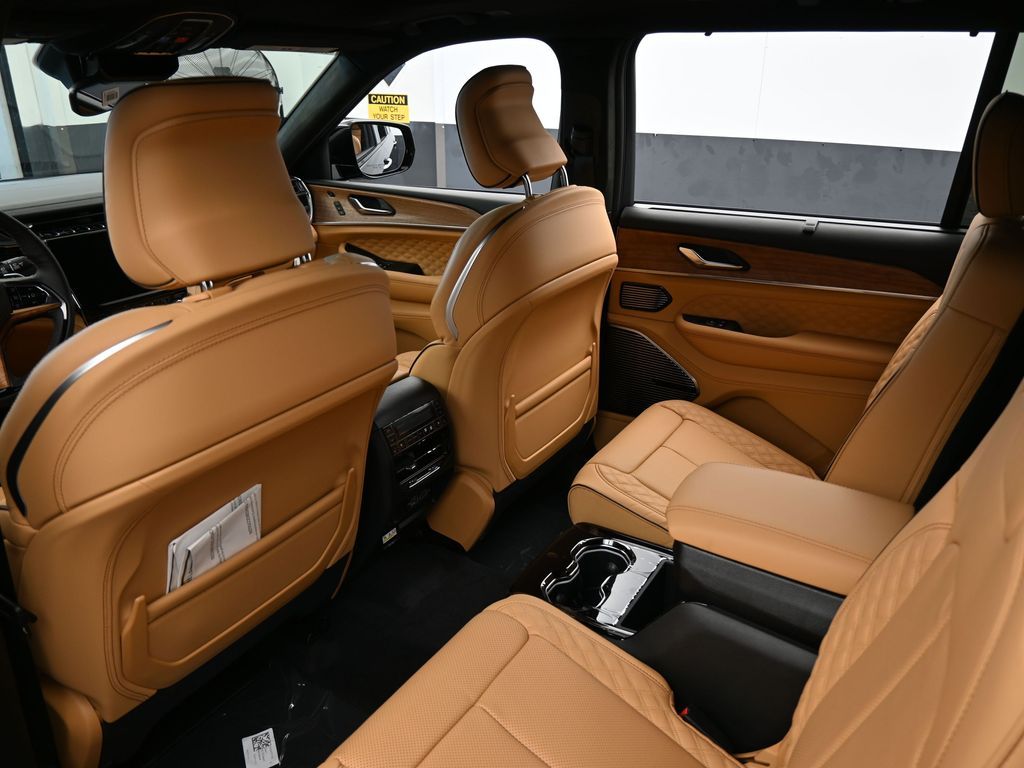 New 2025 Diamond Black Crystal Pearlcoat Jeep Summit image 29