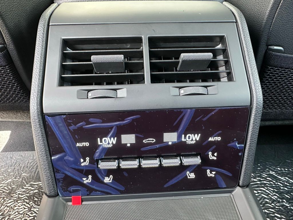 Thumbnail: 2025 Porsche Panamera - 32