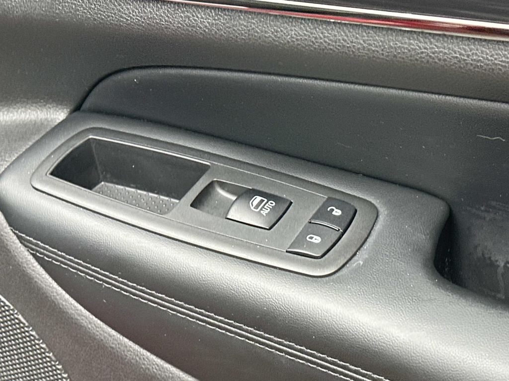 Thumbnail: 2019 Jeep Grand Cherokee - 20