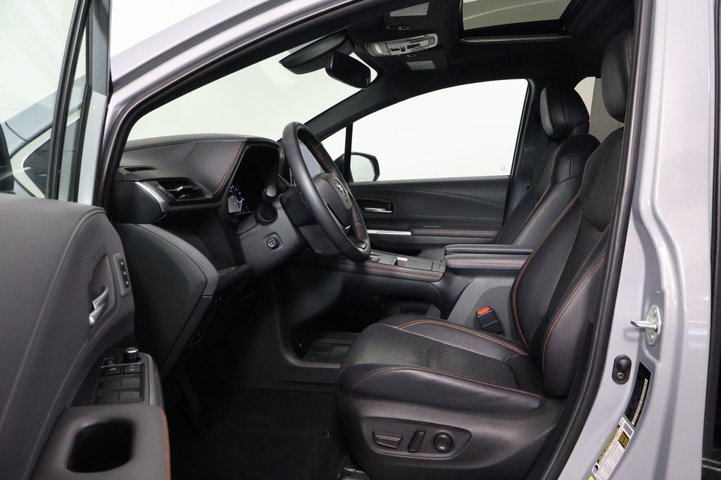 Thumbnail: 2024 Toyota Sienna - 10