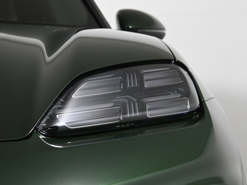 Thumbnail: 2025 Porsche Macan - 11