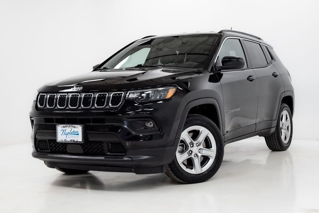 Diamond Black Crystal Pearlcoat 2023 Jeep Compass Latitude 4WD SUV / Crossover Four-Wheel Drive 8-Speed Automatic