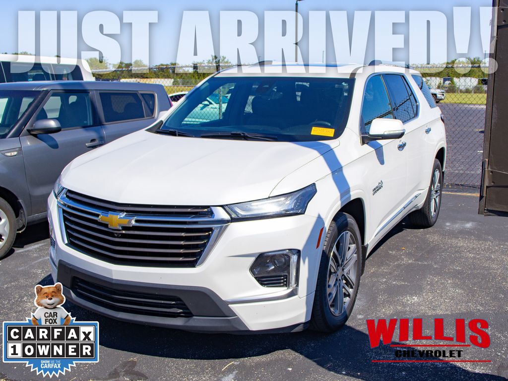 White (Iridescent Pearl Tricoat) 2022 Chevrolet Traverse SUV / Crossover Four-Wheel Drive 9-Speed Automatic