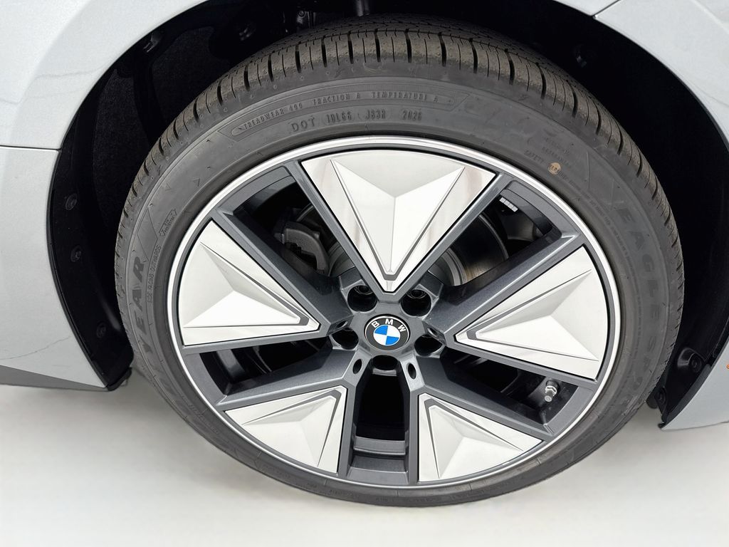 Thumbnail: 2026 BMW i4 - 31