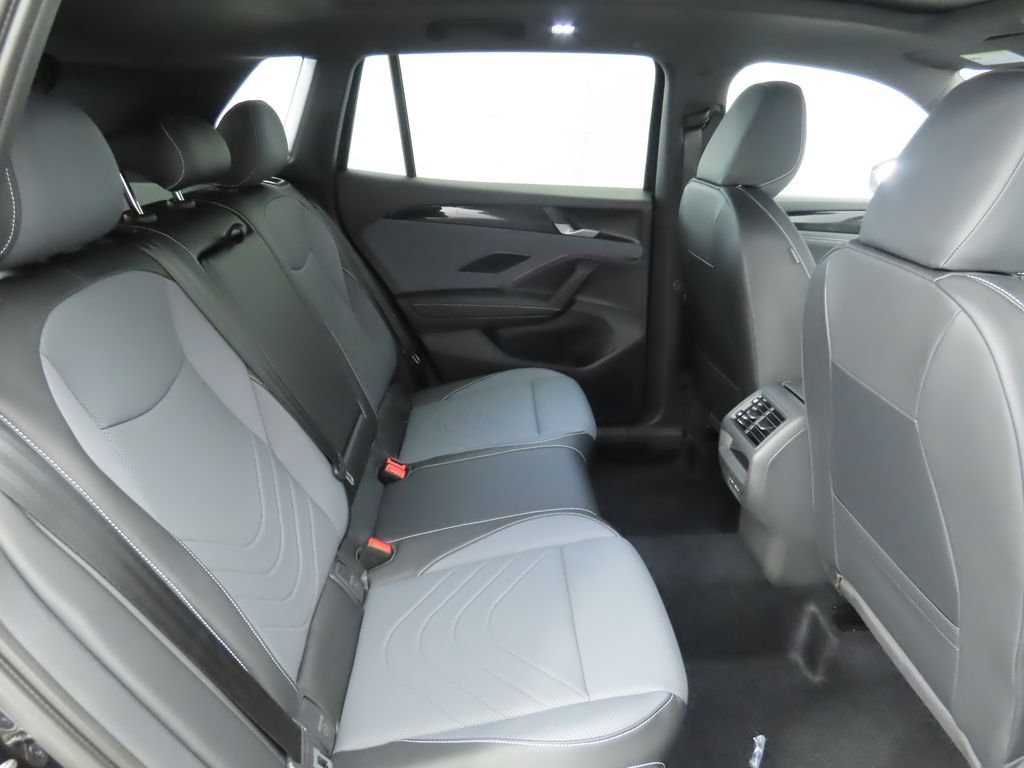 2025 Volkswagen Tiguan SE R-Line Black 23