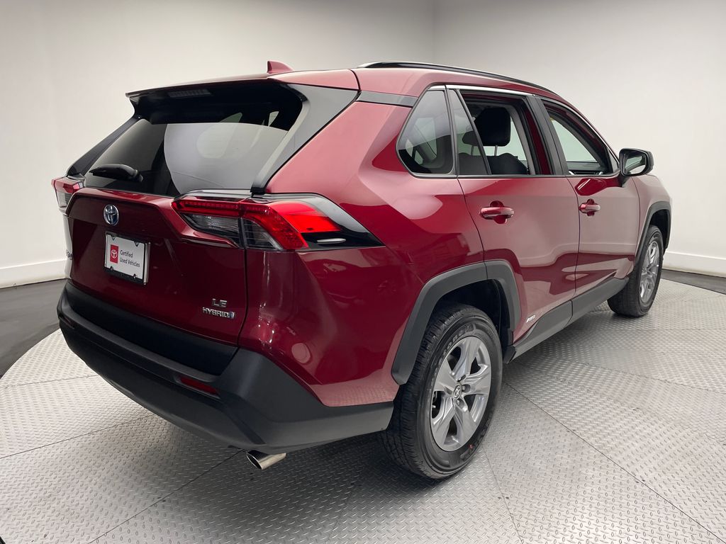 2022 Toyota RAV4 LE 5