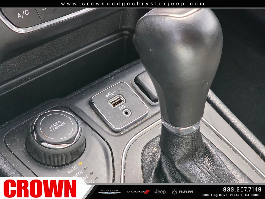 View vehicle photo 7