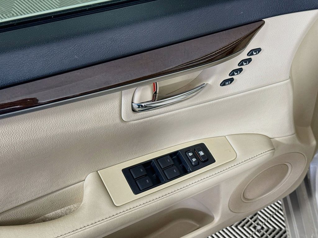Thumbnail: 2014 Lexus ES - 17