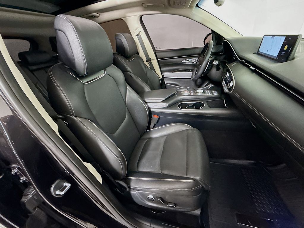 Thumbnail: 2024 Genesis GV70 - 29