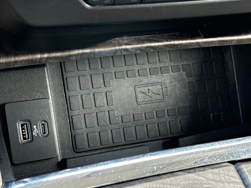 2021 Star White Metallic Tri-Coat Ford Expedition Max Limited RWD SUV