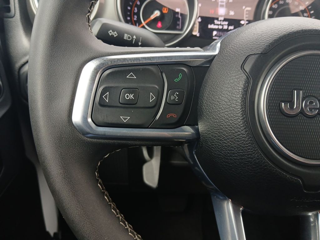 Used Car 2023 Jeep Gladiator  Overland For Sale Under $35,000 In Austin, Texas
