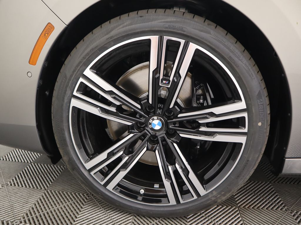 Thumbnail: 2025 BMW 7 Series - 32